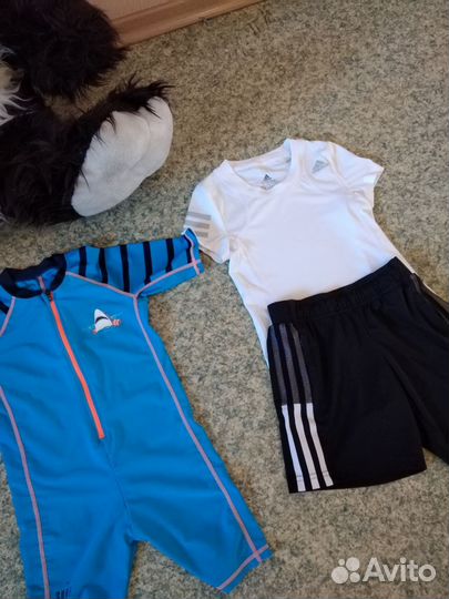 Костюм для купания и костюм с шортами