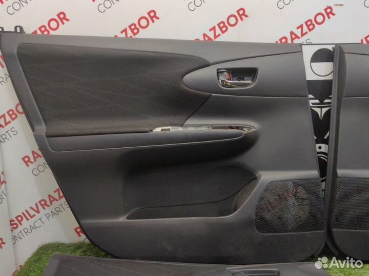 Обшивка двери Toyota Wish ZGE20W 2zrfae 2012