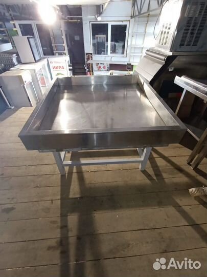 Стол витрина