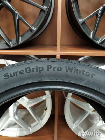 Gripmax SureGrip Pro Winter 275/40 R22 и 315/35 R22 111V