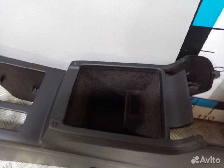 Б/У Консоль центральная Passat B8#001