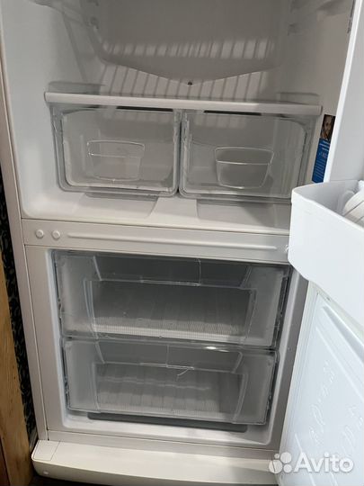 Холодильник indesit