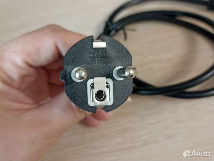 Кабель питания для компьютера 