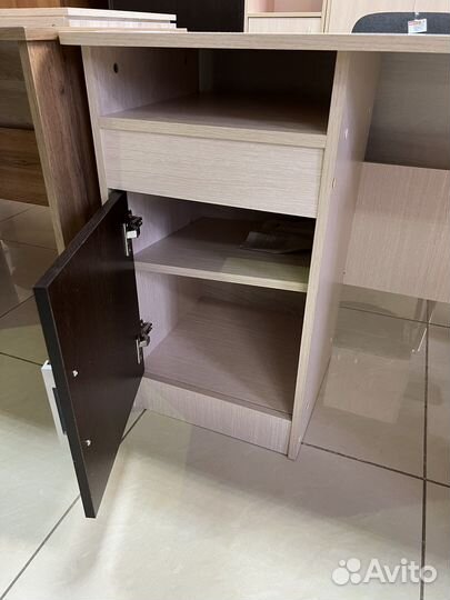 Компьютерный стол номер 4