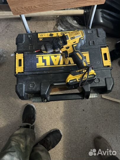 Шуруповерт dewalt 18v