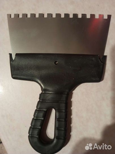 Шпатель зубчатый