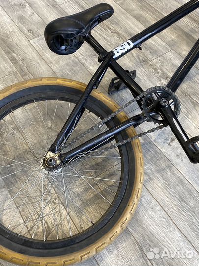 Трюковой велосипед BMX