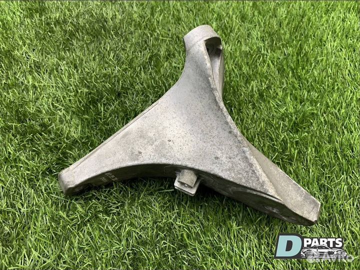 Кронштейн двигателя правый Audi Q7 4LB BAR