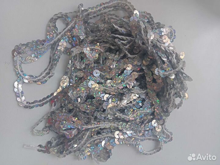 Пайетки на нити