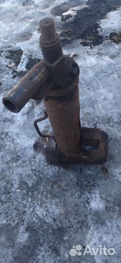 Домкрат железнодорожный