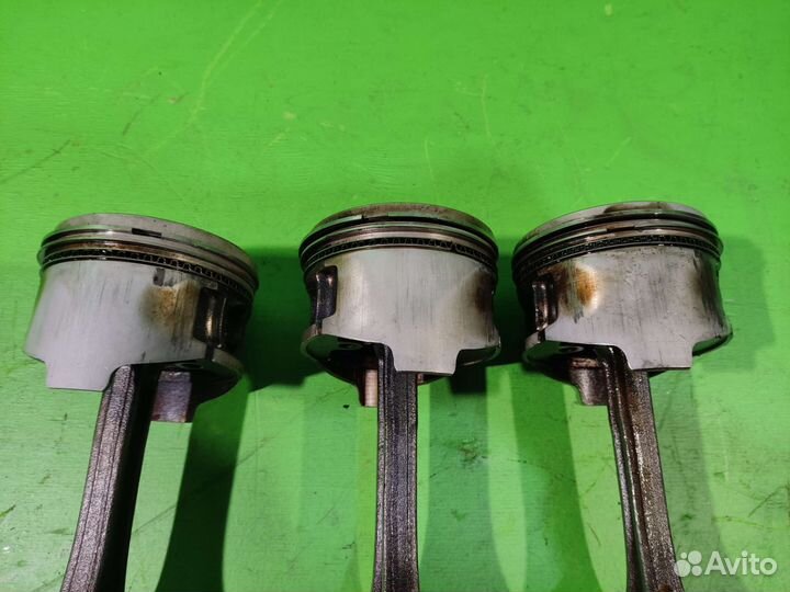 Поршень с шатуном Nissan Terrano 1 2.4