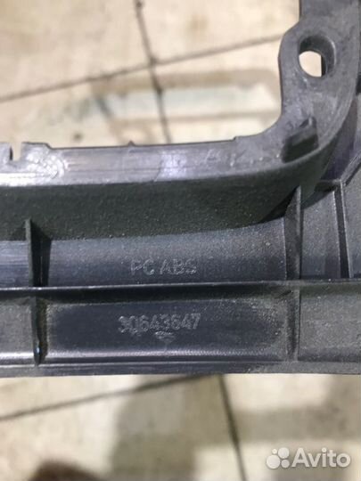 Центральная консоль Volvo S80 2008