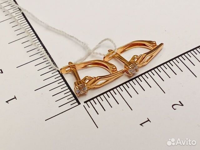 Серьги с синтетическим камнем Золото