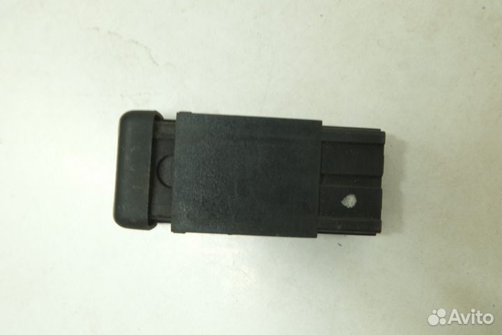 Кнопка аварийной сигнализации Mitsubishi Carisma