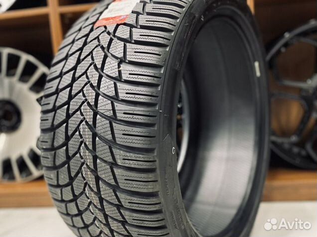 Lassa Snoways 4 255/40 R20