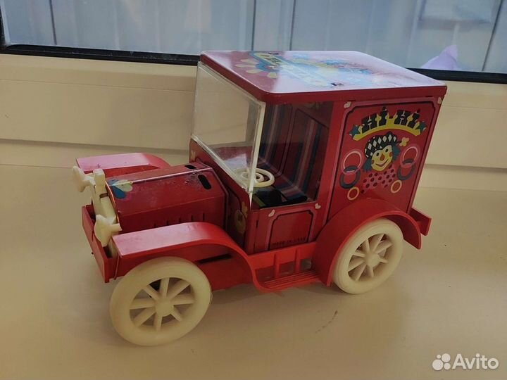 Машинка с двигателем