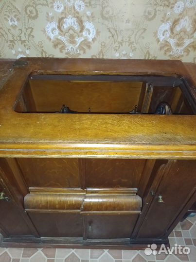 Швейная машина Зингер антиквариатная кабинетная