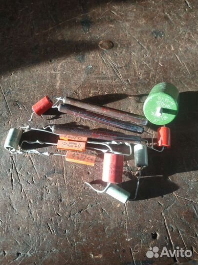 Конденсаторы разные продам