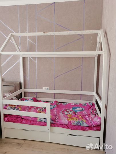 Детская кровать домик с матрасом б/у