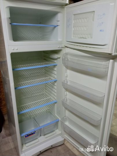 Холодильник бу indesit