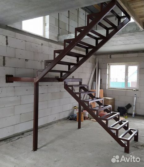 Лестница металлический каркас