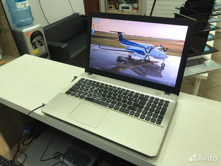 Ноутбук Asus 4ядра + SSD FullHD экран
