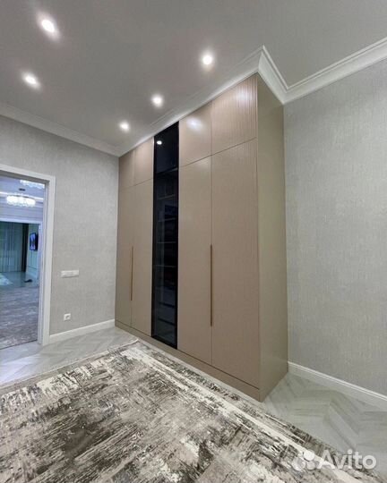 Шкаф распашной