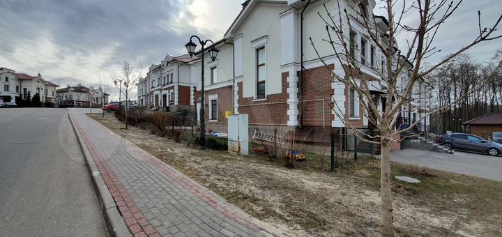 Дом 208 м² на участке 1,1 сот.