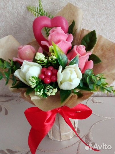 Продам букеты из тюльпанов и ромашек и роз из мыла