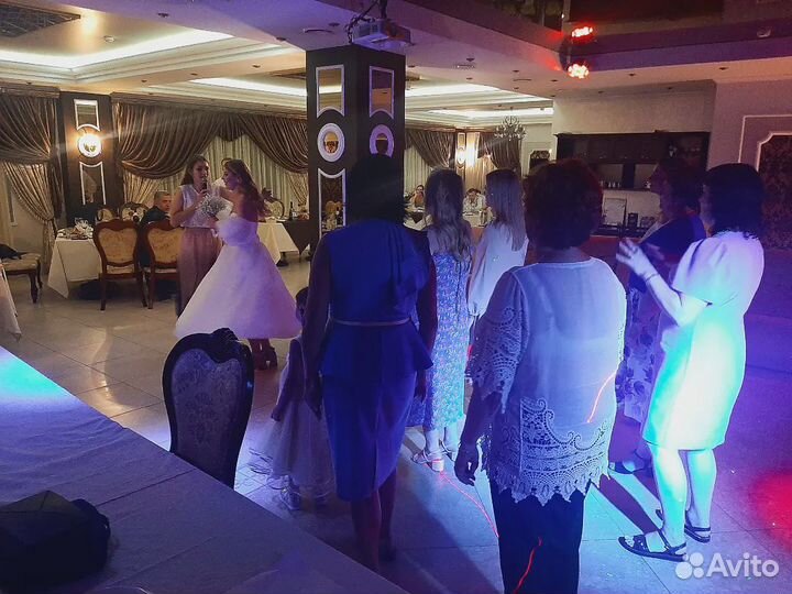 Ведущий на праздник