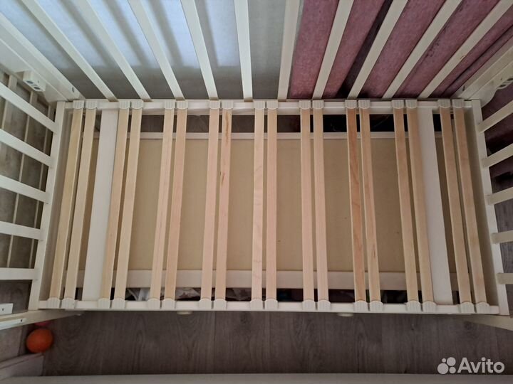 Детская кроватка с маятником красная звезда