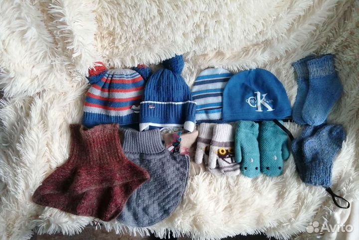 Комплект шапки варежки манишки