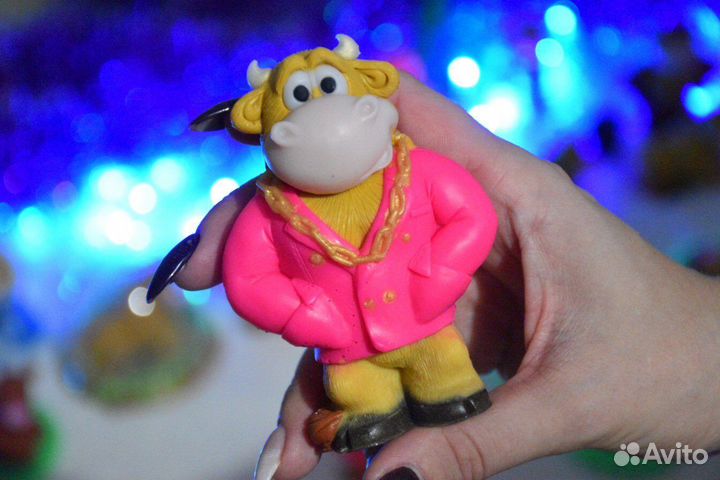 Бык - бандос в малиновом пиджаке