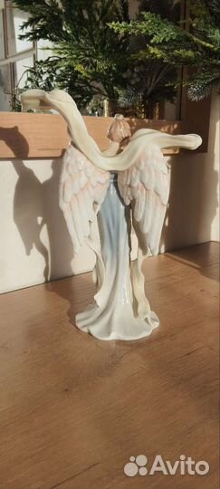 Коллекционная статуетка из фарфора unicorn studio