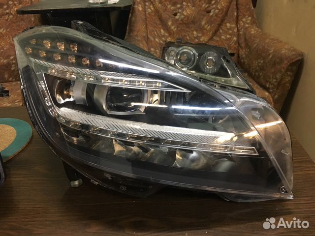 Мерседес W 218 Фара правая А2188202259