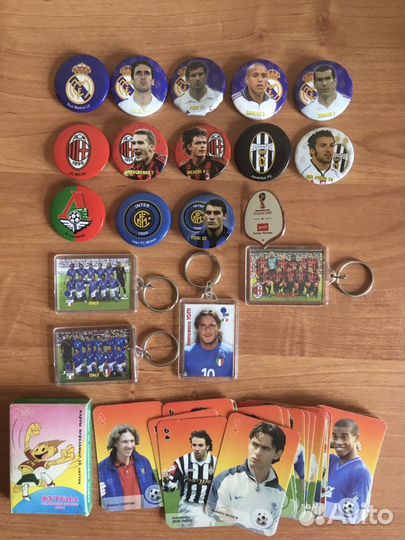 Футбольные календарики, брелоки, значки и др
