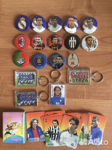 Футбольные календарики, брелоки, значки и др