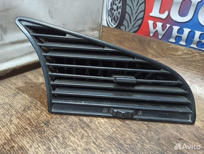 BMW 3 E36, центральный дефлектор печки
