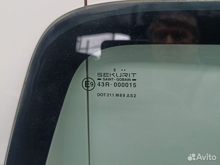 Стекло распашной двери левое Peugeot Partner m59