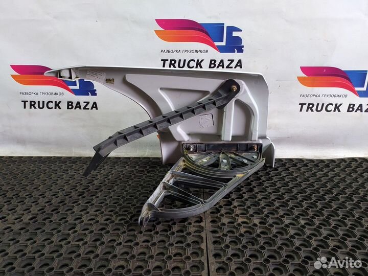 Спойлер кабины правый Iveco Stralis