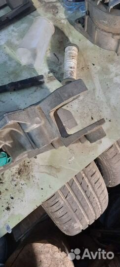 Кронштейн двигателя renault 8200310861