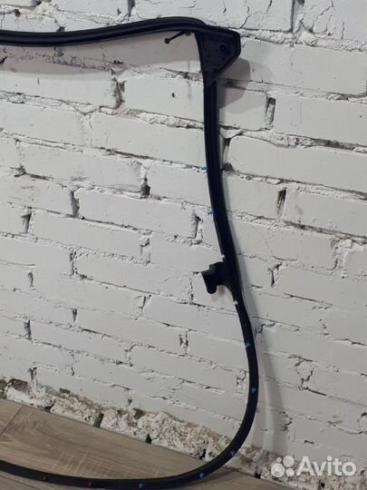 Уплотнитель двери задний правый Toyota Rav4 XA50