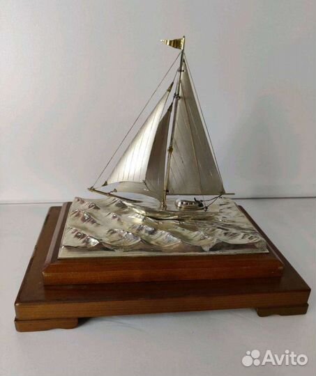 Модель парусной яхты lux