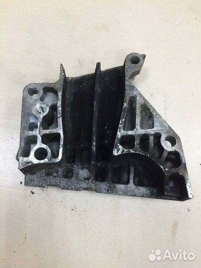 Кронштейн двигателя правый Ford Focus