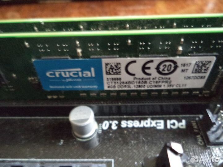 Материнская плата с процессором и памятью