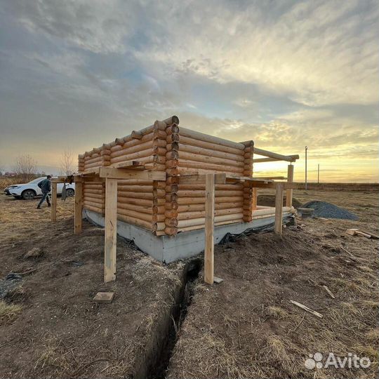 Бригада строителей пристройки бани дома