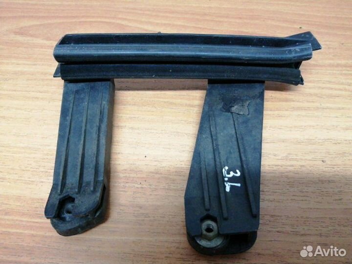 Направляющая стекла двери задняя левая Citroen C4