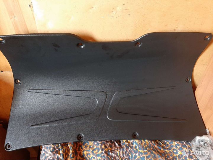 Обшивка крышки багажника