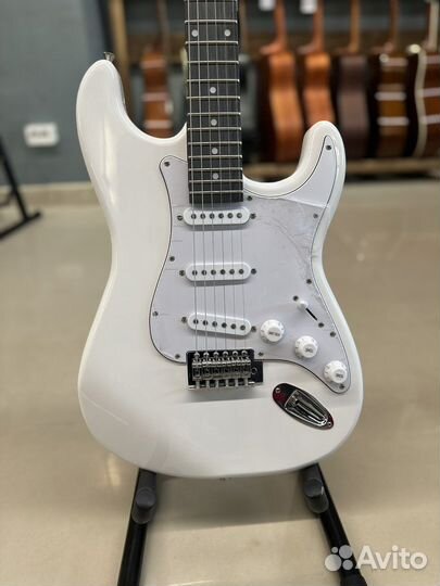 Электрогитара Fabio ST100 Белая (для обучения)