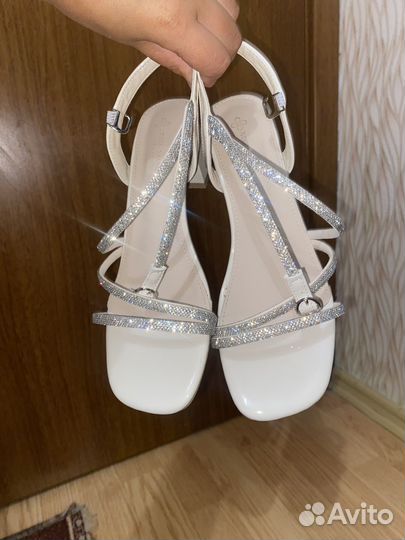 Босоножки женские